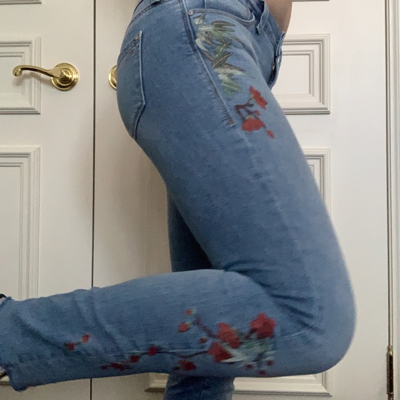 Embroidered Jeans - Picture 5 of 5